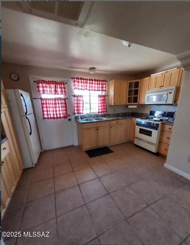 Property Photo:  135 S Paseo Quinta C  AZ 85614 