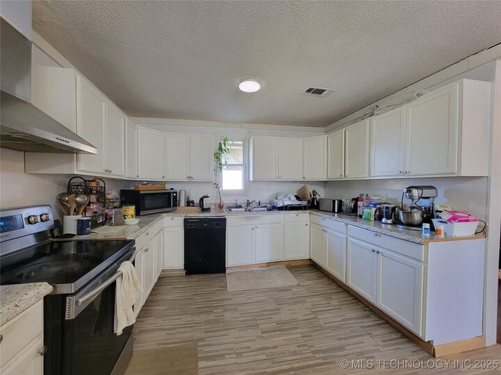 Property Photo: 30479 State Highway 9 OK 74941