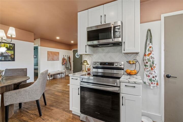 Property Photo:  172 E Wedgewood Drive  PA 15229 