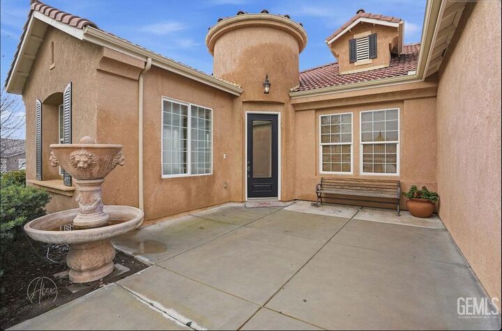 Property Photo:  6702 Aretino Way  CA 93306 