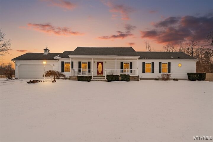 Property Photo:  3813 Ransomville Road  NY 14131 