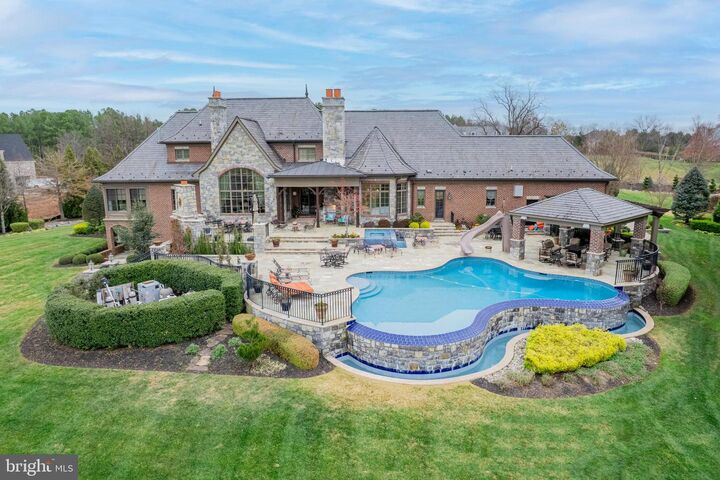 Property Photo:  22665 Creighton Farms Drive  VA 20175 