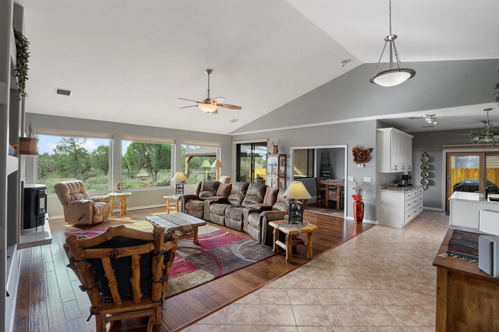 Property Photo:  611 E Hunter Drive  AZ 85541 