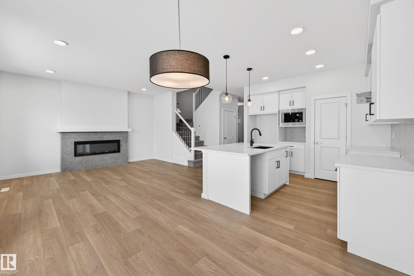 Property Photo:  5008 72 Street  AB T4X 3E6 