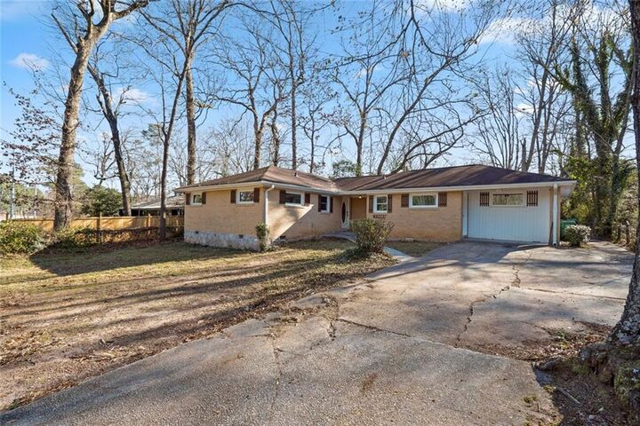 Property Photo:  1321 Snapfinger Road  GA 30032 