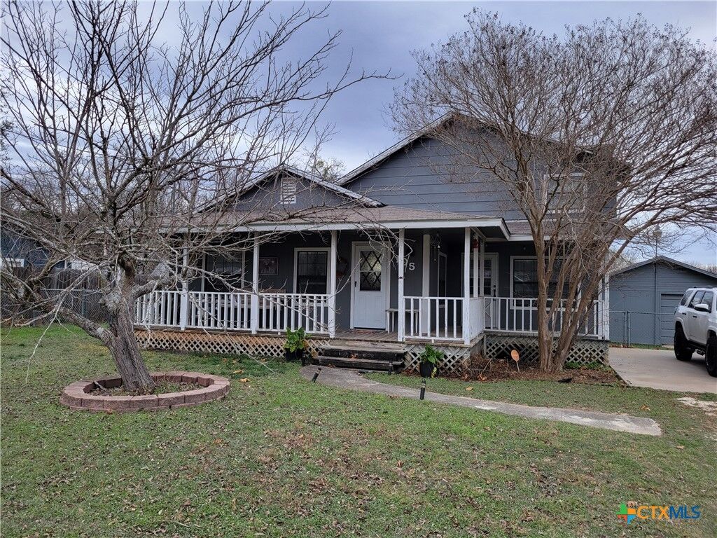 Property Photo: 105 S Peach Street TX 76554