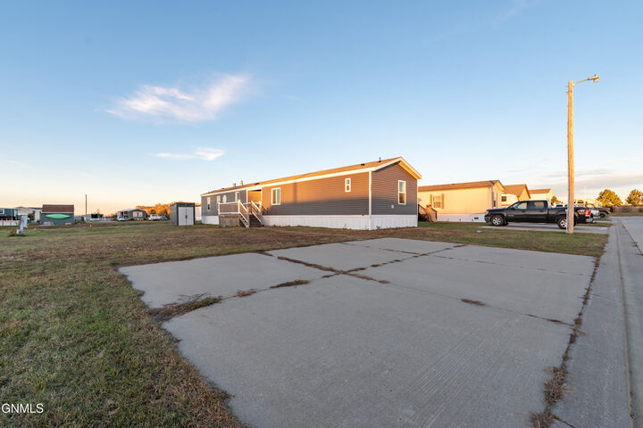 Property Photo:  289 Partridge Lane  ND 58504 