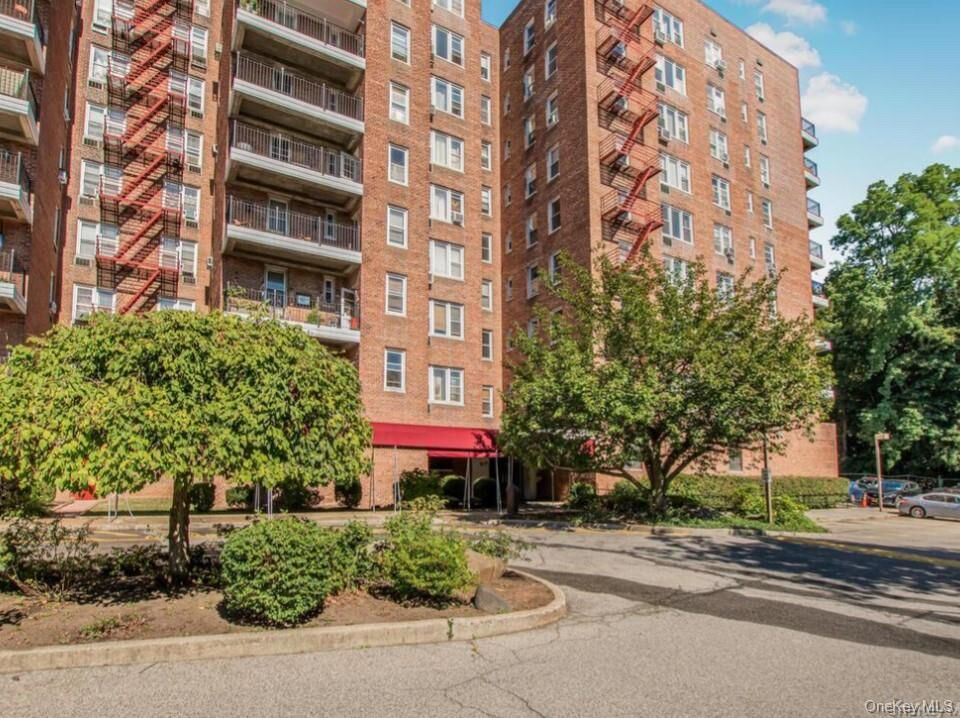 Property Photo:  245 Rumsey Road 4K  NY 10701 