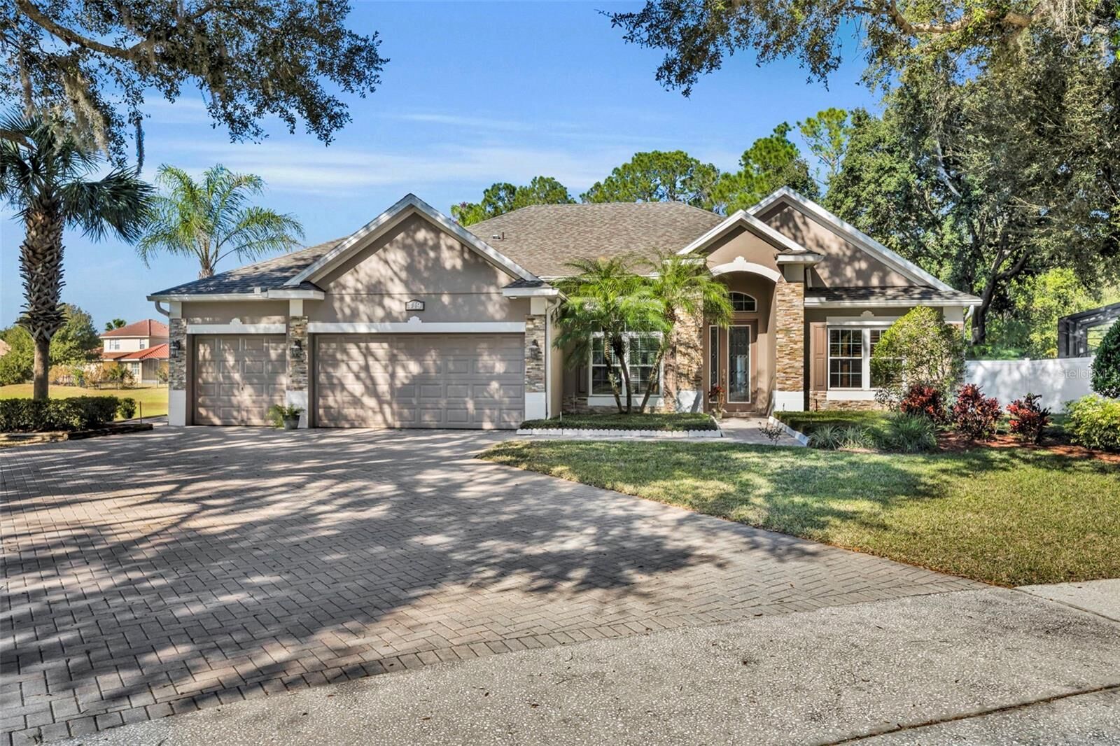 Property Photo:  419 E Blue Water Edge Drive  FL 32736 