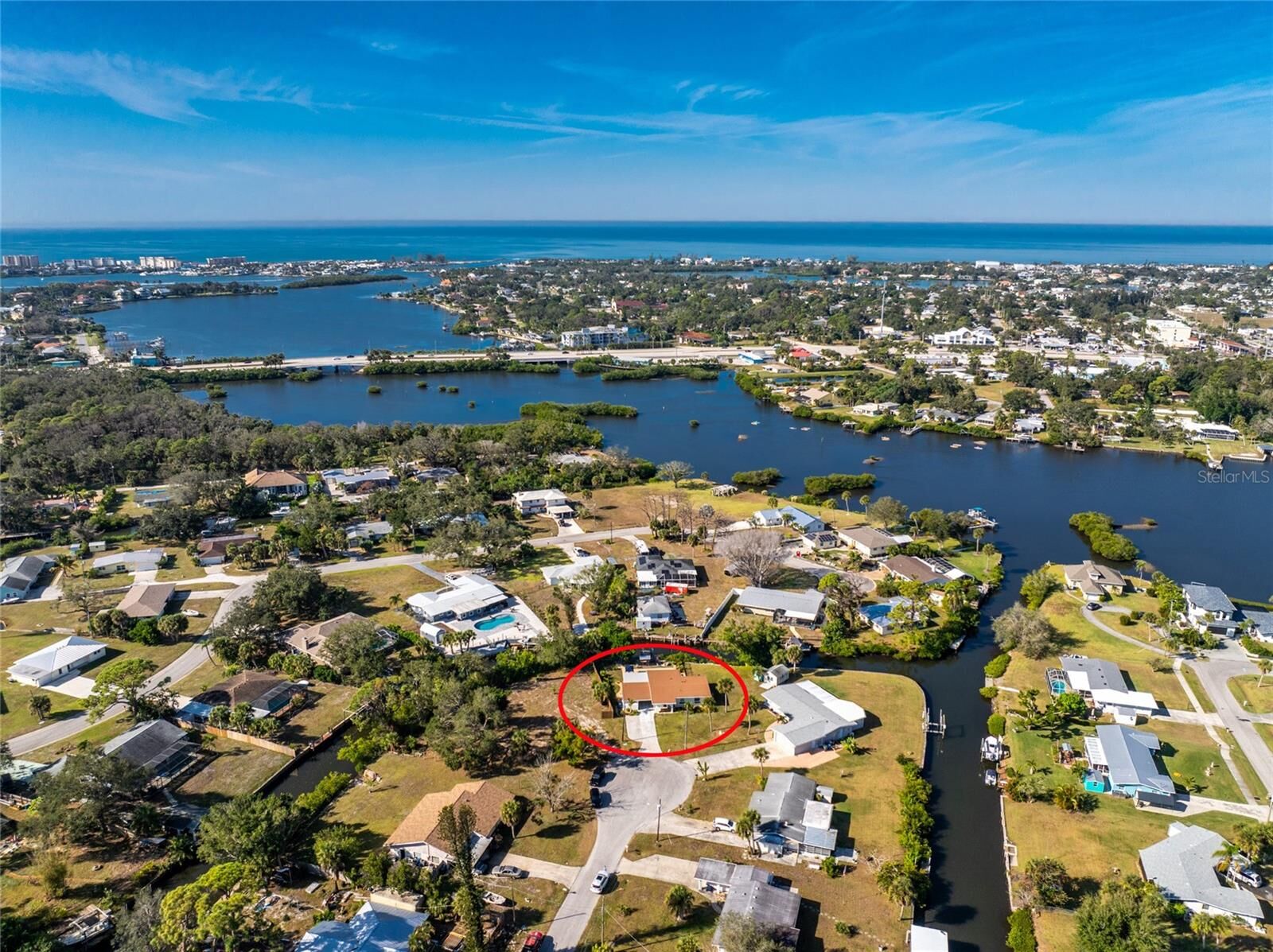 Property Photo: 501 Canal Way FL 34275