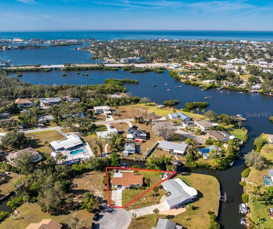 Property Photo: 501 Canal Way FL 34275