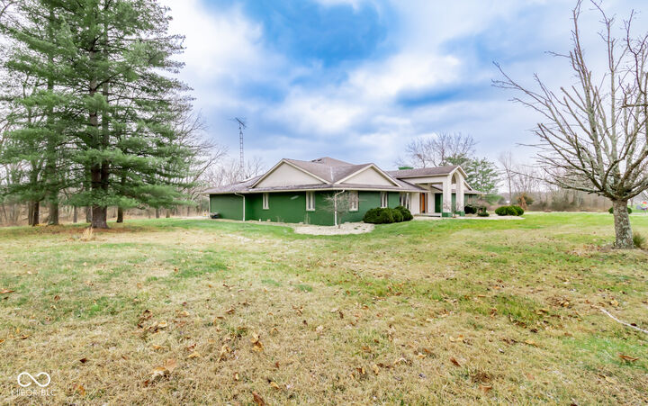 Property Photo:  7713 N County Road 100 W  IN 47274 