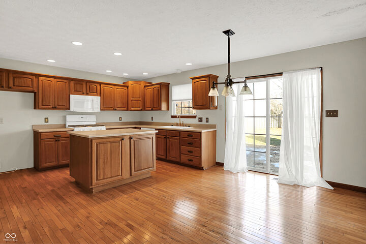 Property Photo:  1498 Macintosh Court  IN 46123 