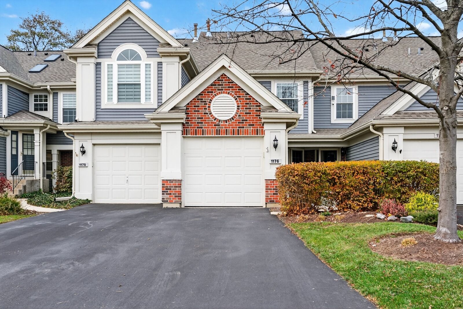 Property Photo:  1176 Talbots Lane  IL 60007 