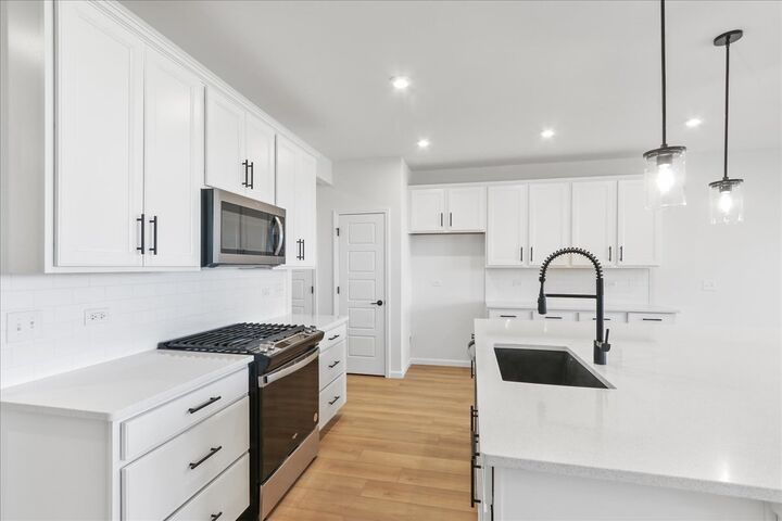 Property Photo:  2212 Ryegrass Lane 78003  IL 60490 