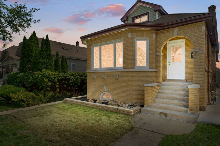 Property Photo:  5853 W Newport Avenue W  IL 60634 
