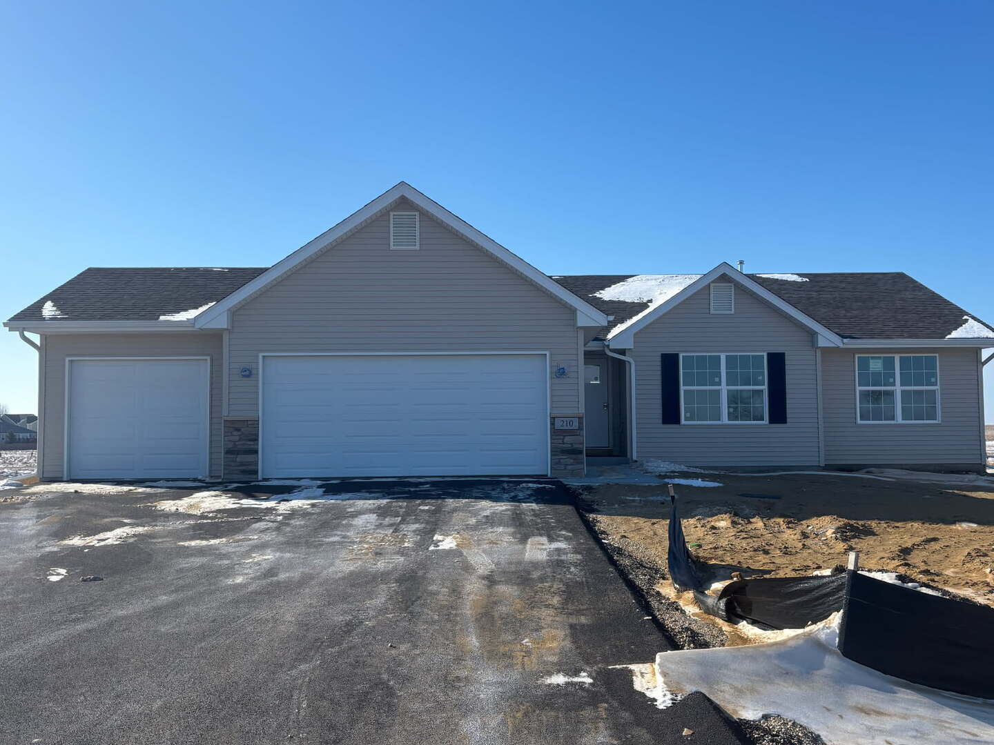 Property Photo:  210 Autumnwood Lane  IL 61020 