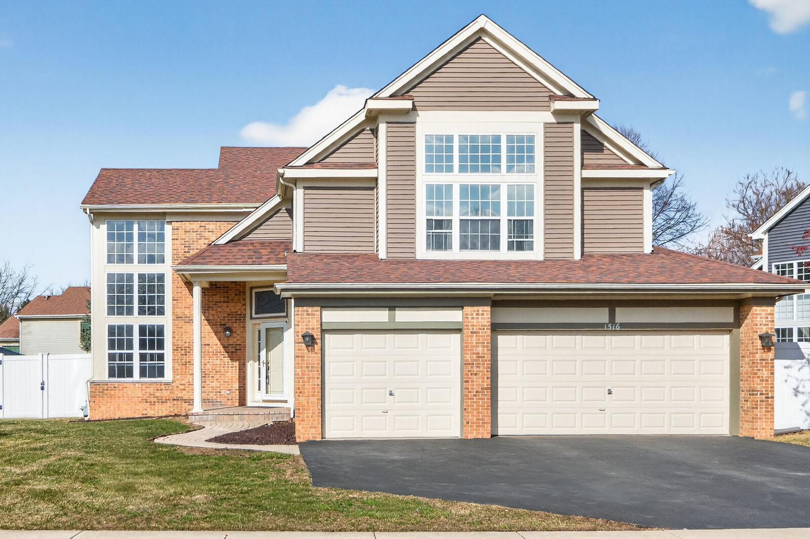 Property Photo:  1516 Trenton Lane  IL 60103 