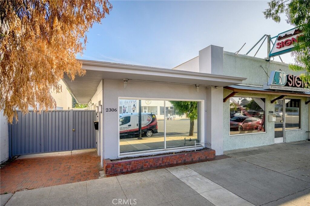 Property Photo:  2304 2306 W Burbank Boulevard  CA 91506 