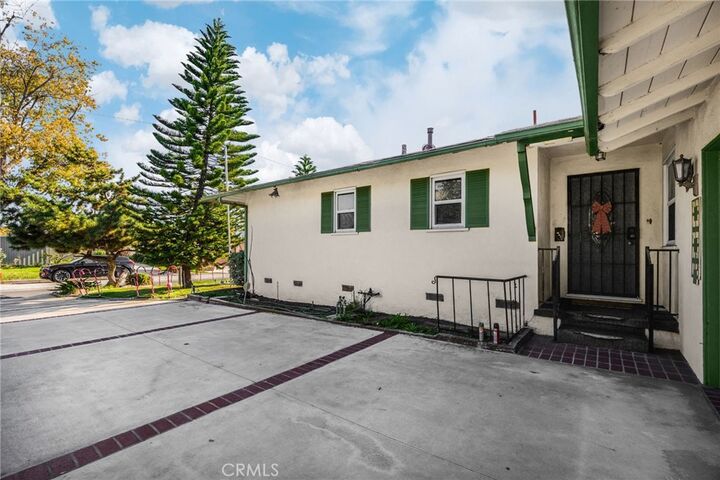 Property Photo: 10947 Groveland Avenue CA 90603