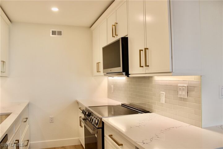 Property Photo:  333 Harbour Drive 109  FL 34103 