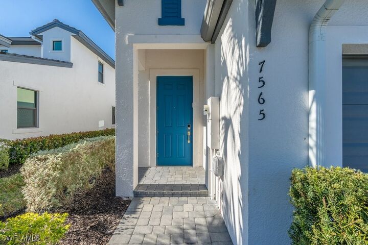 Property Photo:  7565 Carnegie Way  FL 34119 