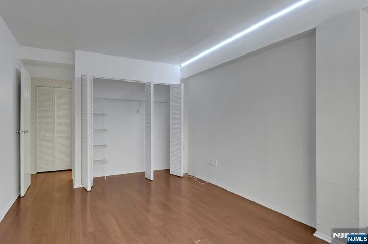 Property Photo:  333 Grand Avenue 4E  NJ 07650 