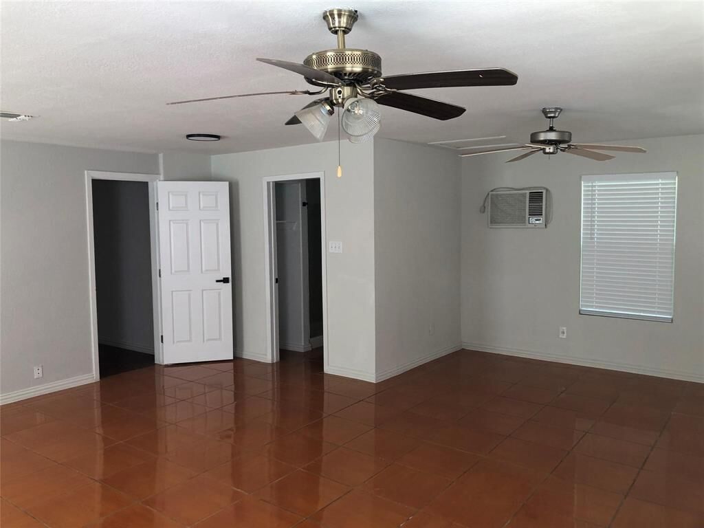 Property Photo:  2606 Laurel Street  TX 75050 