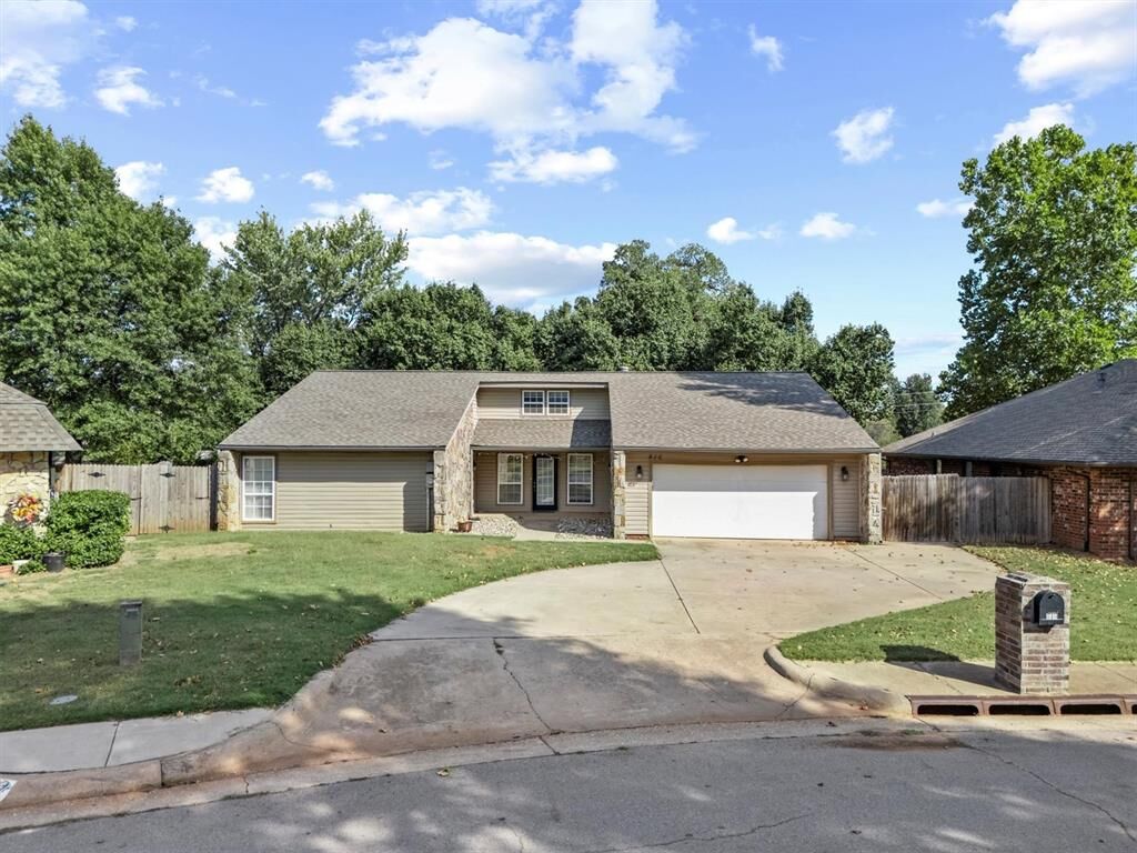 Property Photo:  816 Woodbury Drive  OK 73034 