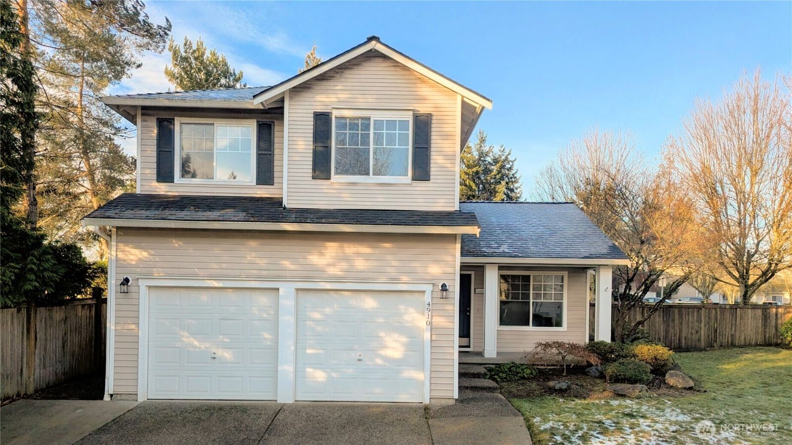 Property Photo:  4910  147th Place SE  WA 98208 