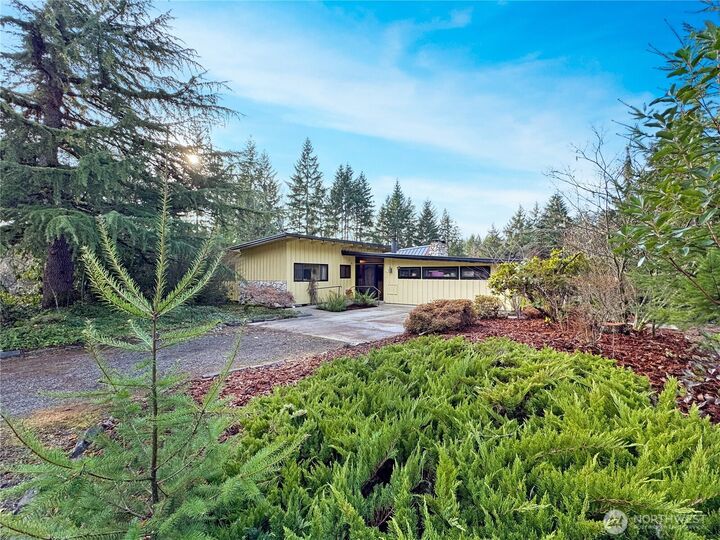 Property Photo:  115  1st Avenue  WA 98377 