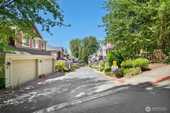 Property Photo:  2840  139th Avenue SE 9  WA 98005 