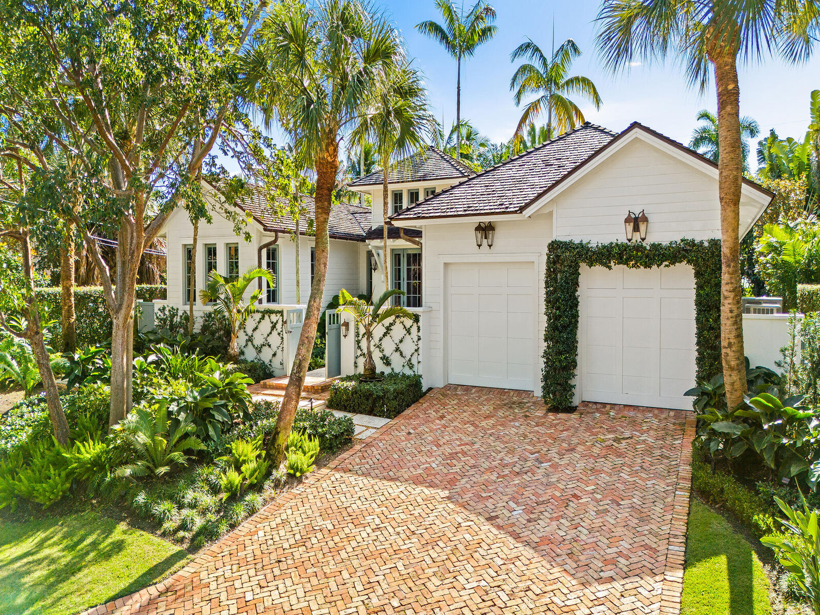 Property Photo: 1102 N Vista Del Mar Drive FL 33483