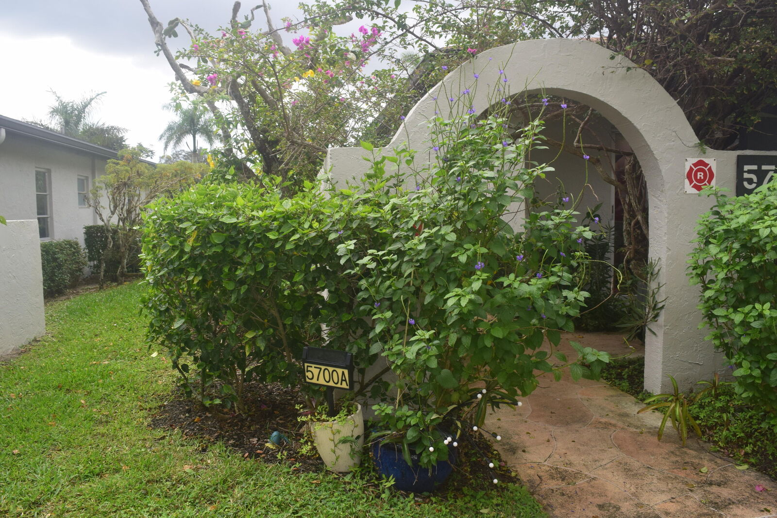 Property Photo:  5700 Queen Palm Court A  FL 33484 