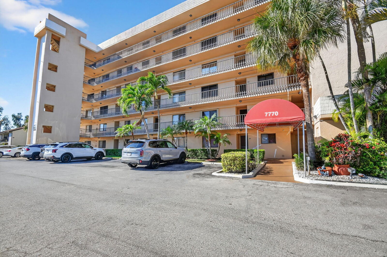 Property Photo:  7770 Tahiti Lane 102  FL 33467 