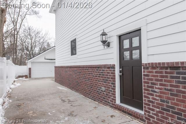 Property Photo:  513 Renshaw Street  MI 48307 