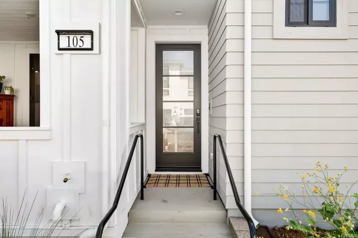 Property Photo: 1400 Anacona Place 105 CA 92024