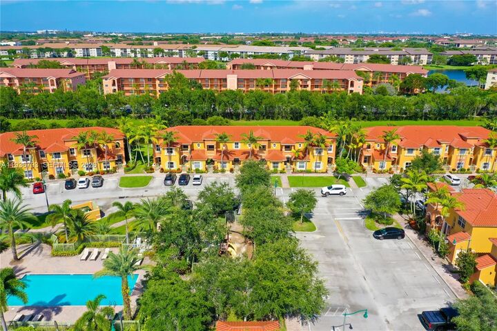 Property Photo:  819 SW 143rd Ave 1804  FL 33027 