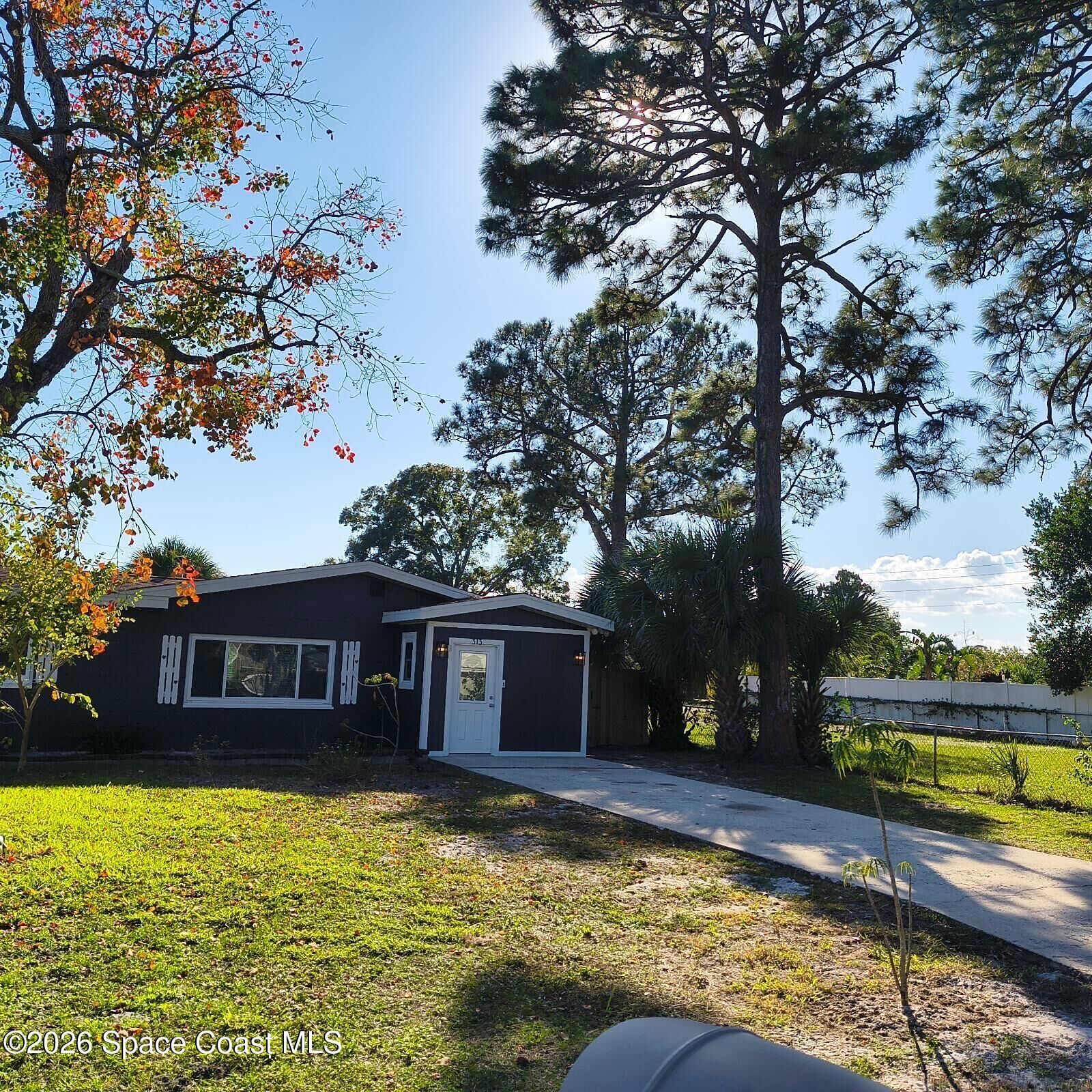 Property Photo:  313 Oleander Place  FL 32780 