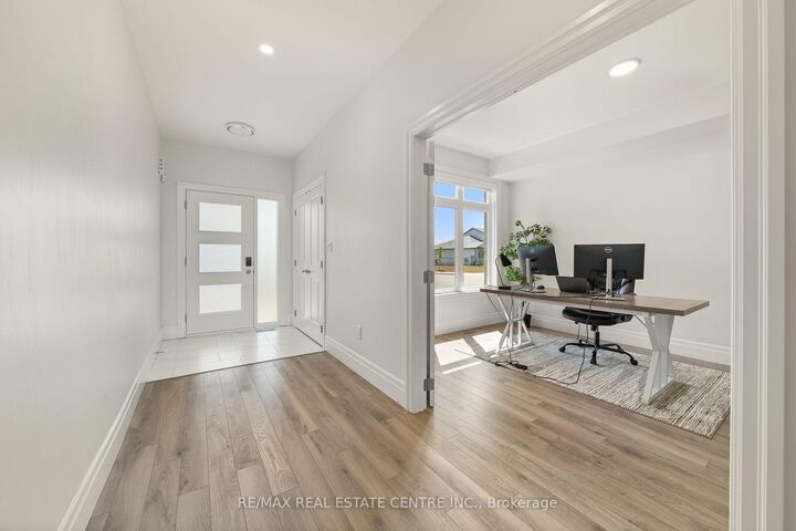 Property Photo: 218 Beasley Crescent ON K0K 2T0