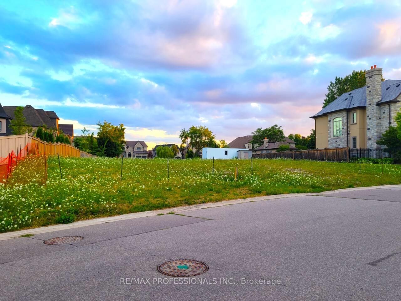 Property Photo:  6832 Campbell Settler Court  ON L4W 2Y4 