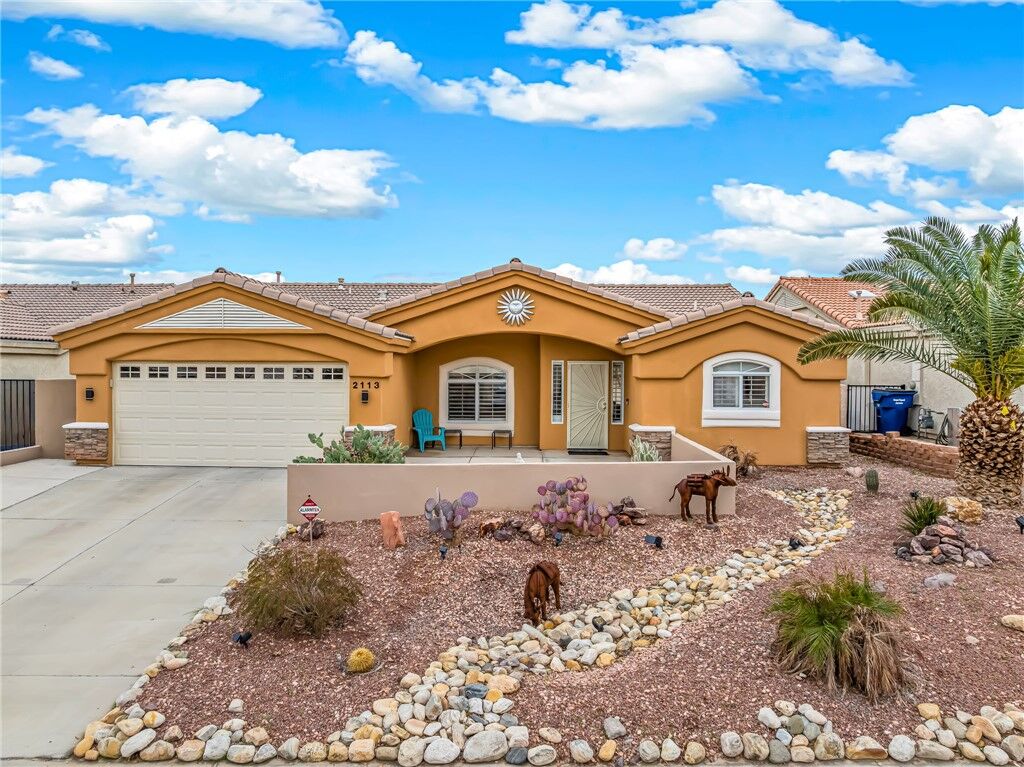 Property Photo:  2113 E Desert Lakes Drive  AZ 86426 