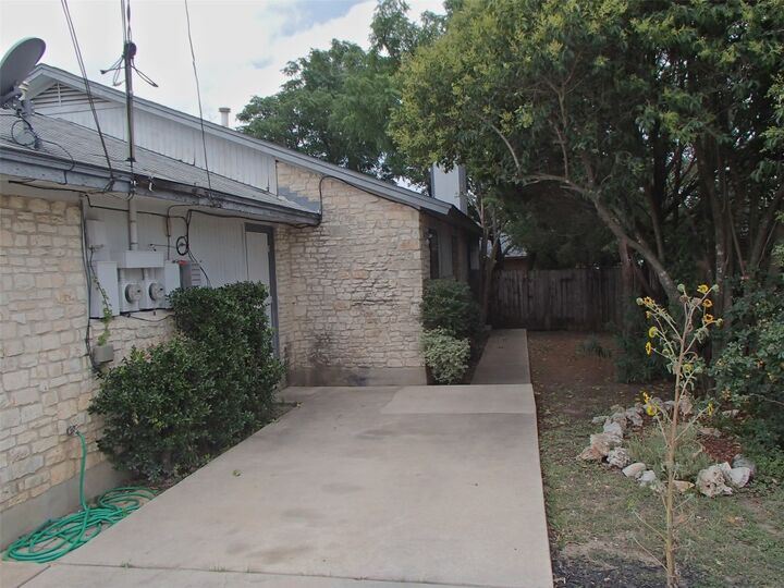 Property Photo:  617 Luther Drive B  TX 78628 
