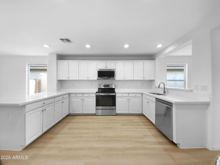 Property Photo:  946 E Leslie Avenue  AZ 85140 