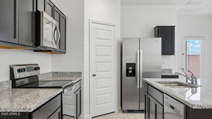 Property Photo:  2127 W Starkey Avenue  AZ 85120 