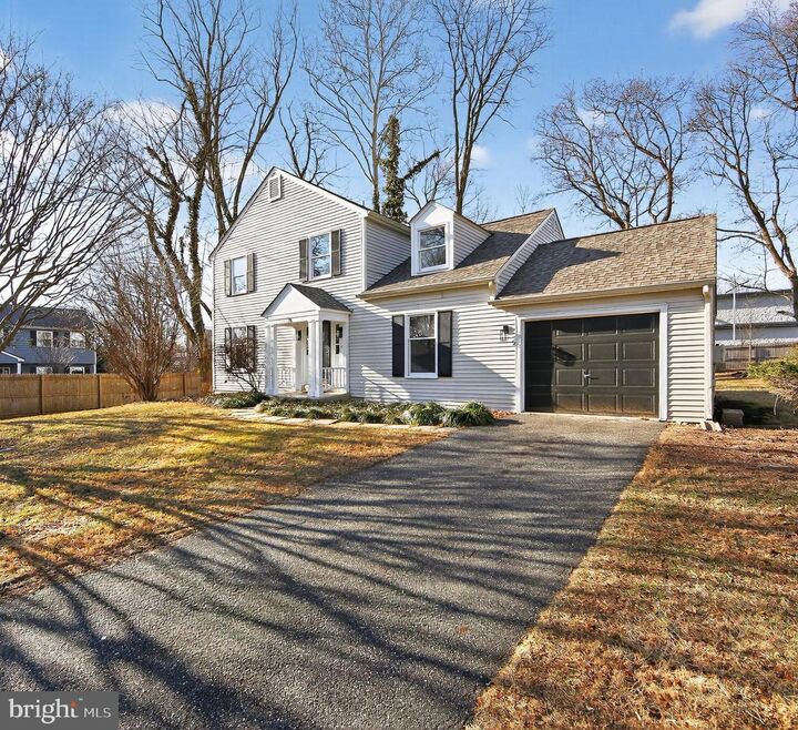 Property Photo:  76 E Rose Tree Road  PA 19063 