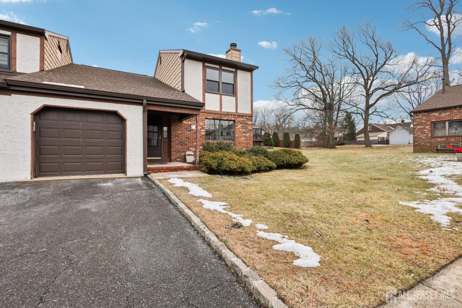 Property Photo:  21 Wellington Court  NJ 08872 