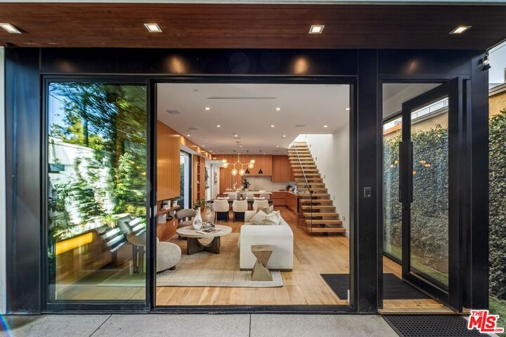 Property Photo:  722 Marine St  CA 90405 