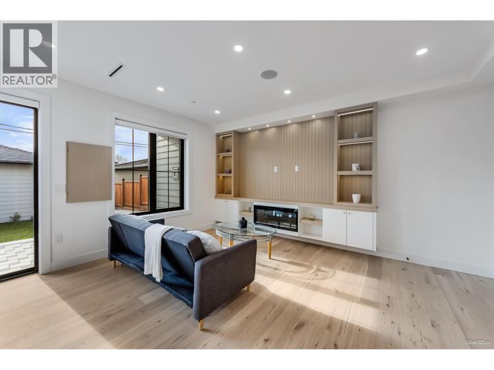 Property Photo:  150 East 51st Avenue 2  BC V5X 1C3 