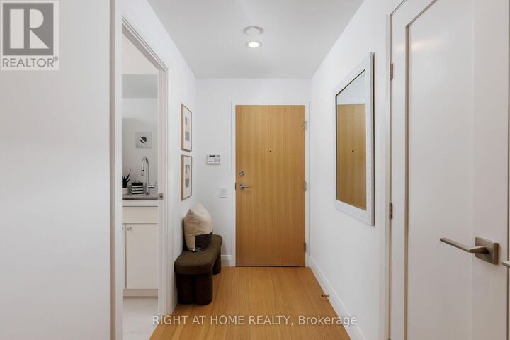 Property Photo:  130 Carlton Street East 1403  ON M5A 4K3 